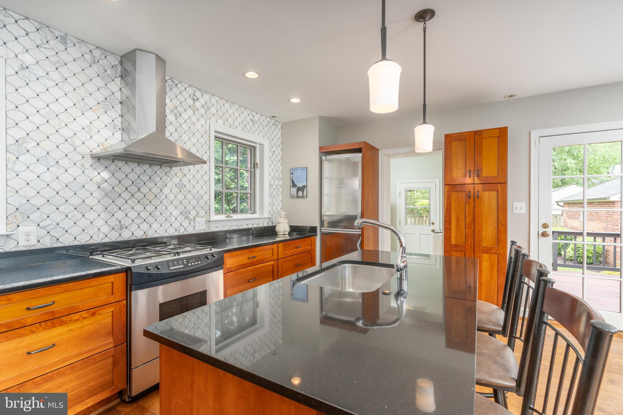 10 W HOWELL AVENUE