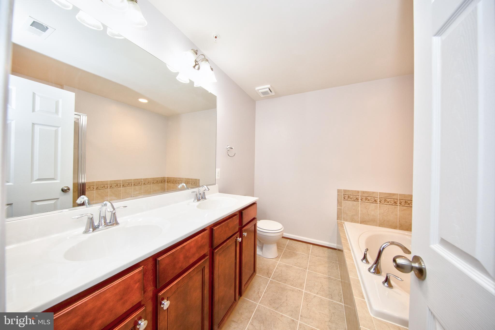 HOLLY WOODS - Residential