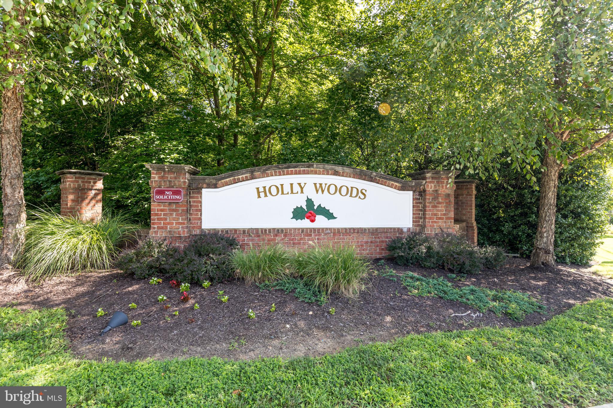 HOLLY WOODS - Residential