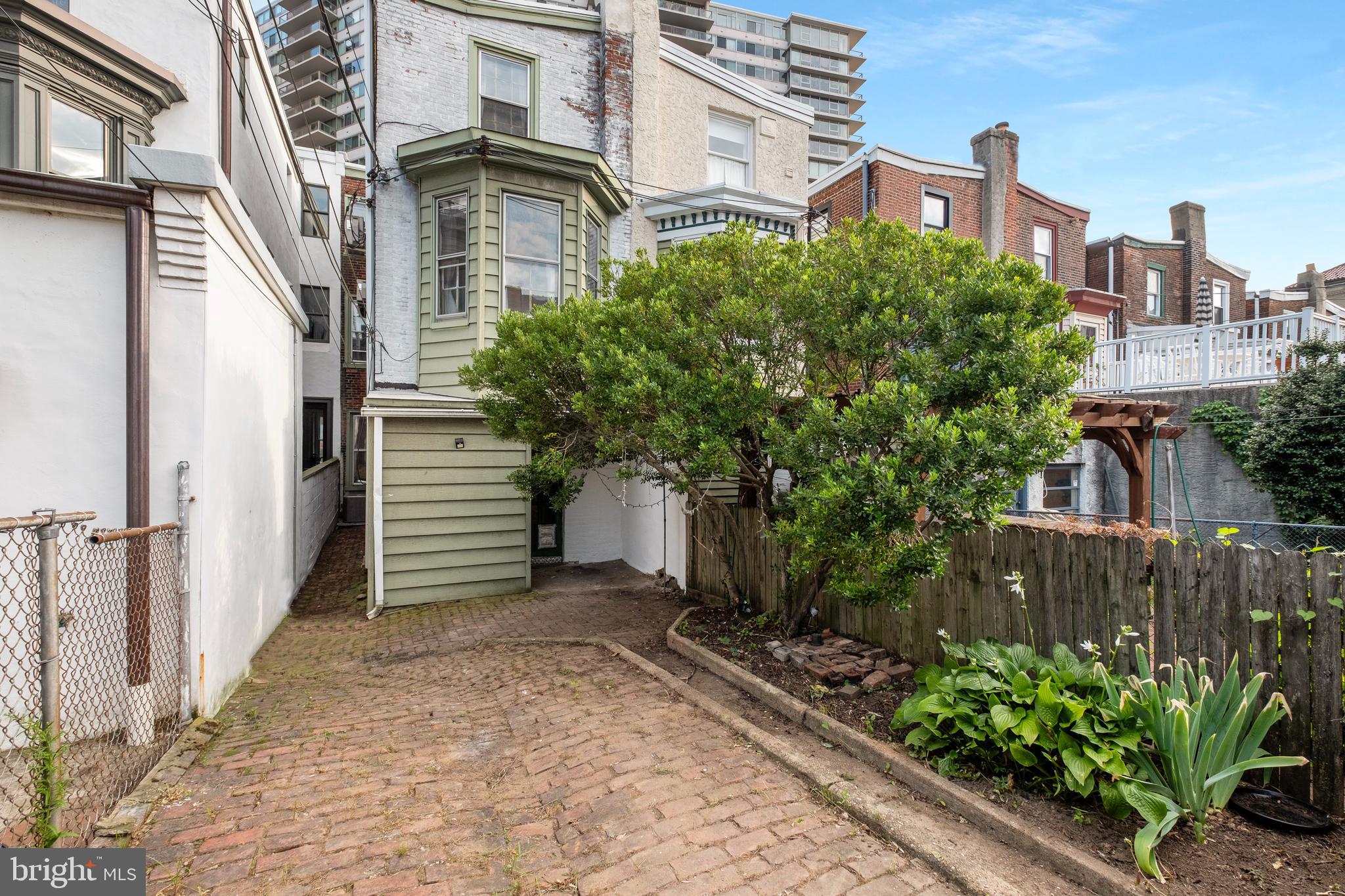 ART MUSEUM AREA - Residential Lease