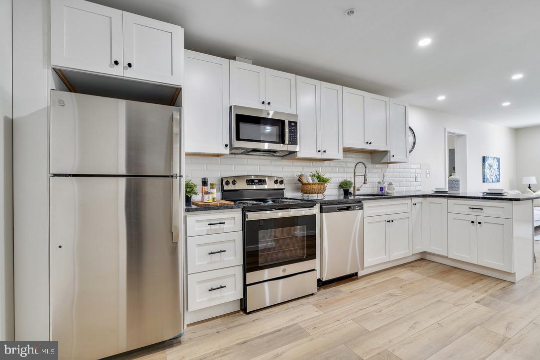 GERMANTOWN - Commercial Sale