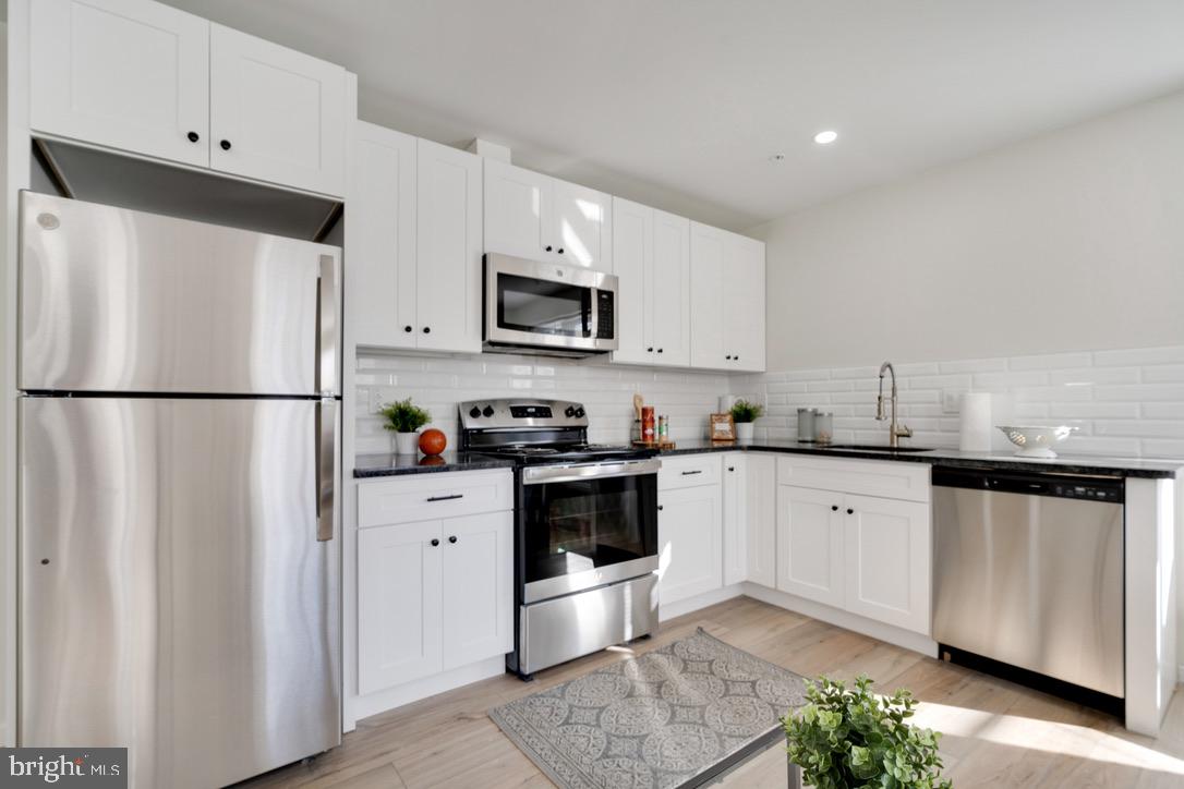 GERMANTOWN - Commercial Sale