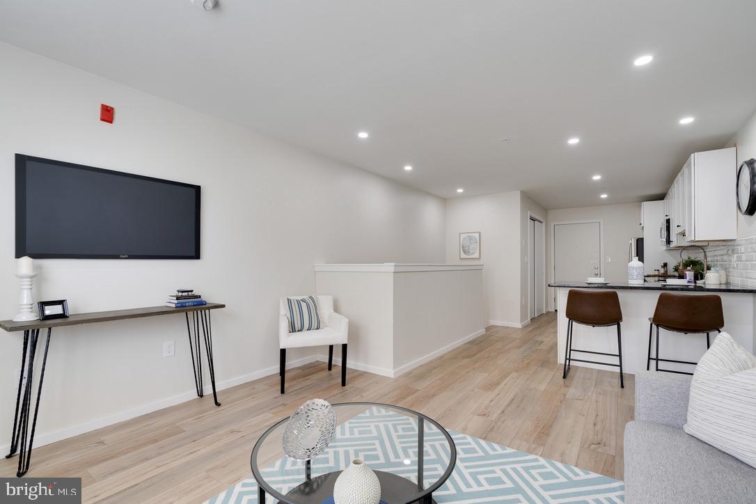 GERMANTOWN - Commercial Sale