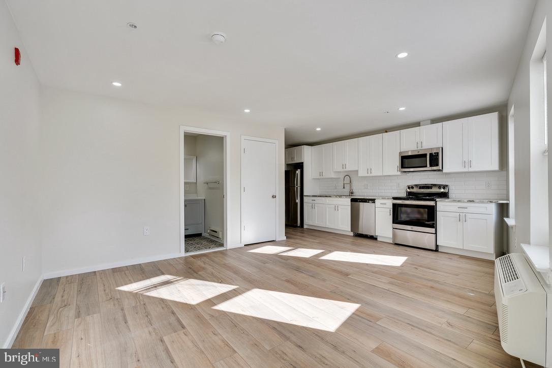 GERMANTOWN - Commercial Sale