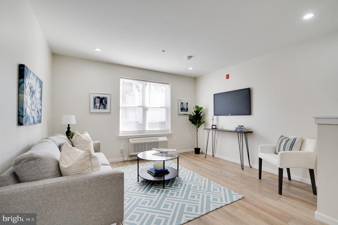 GERMANTOWN - Commercial Sale