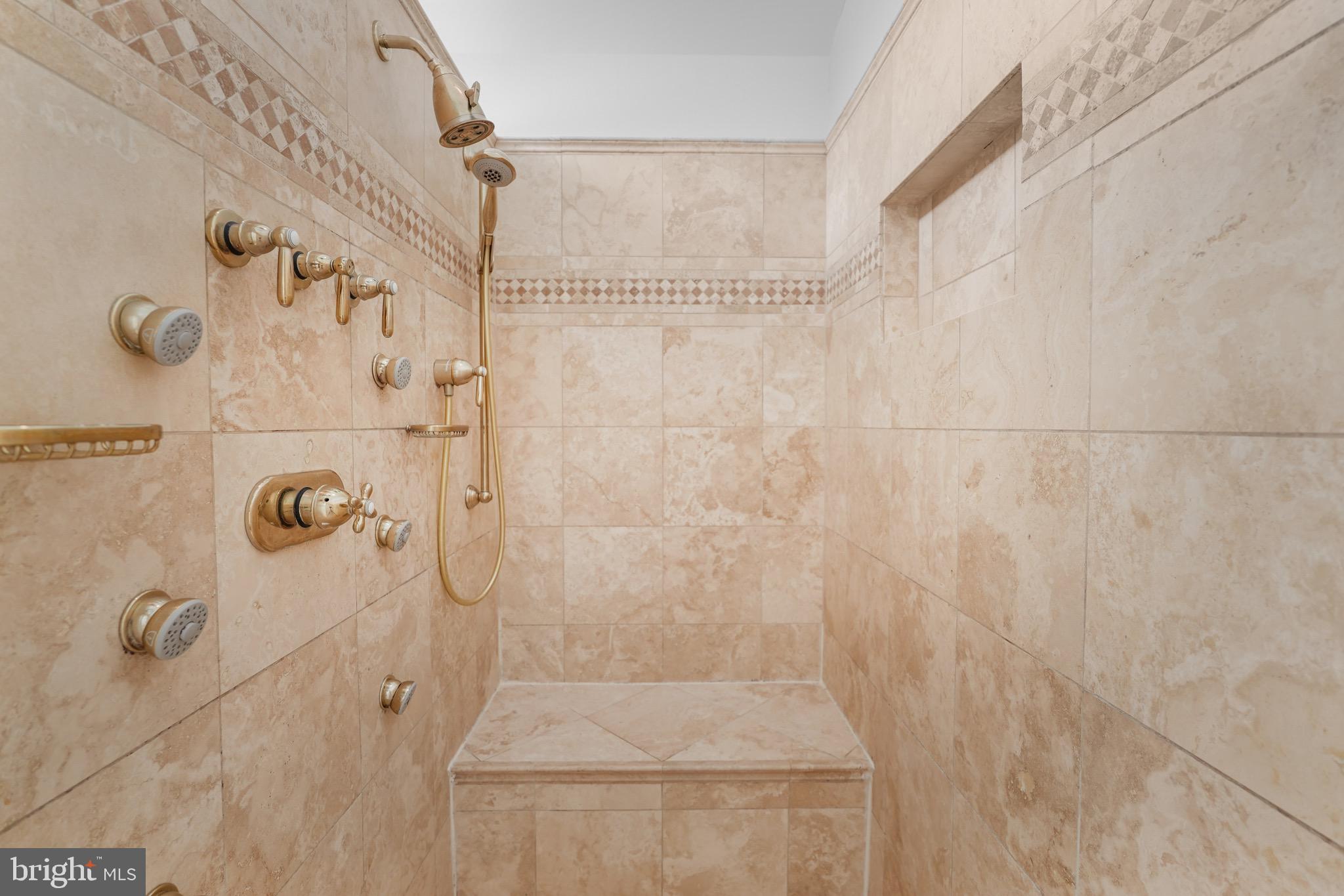 FALCONHURST - Residential