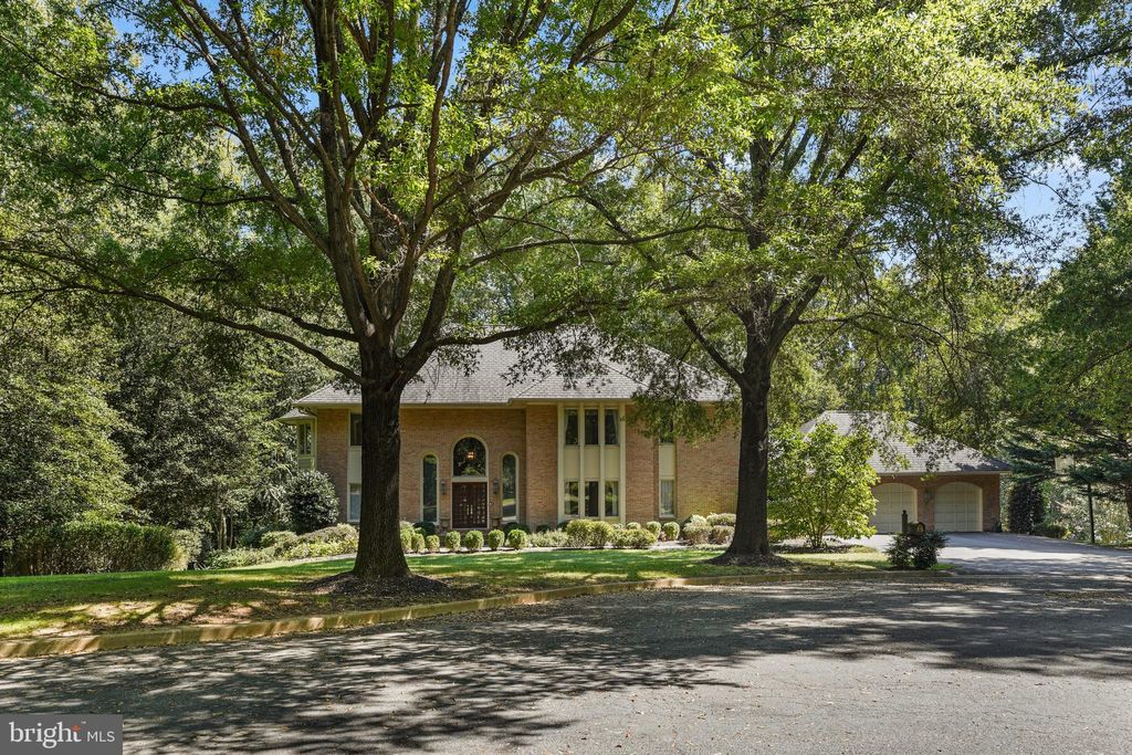 Photo of 8805 Mary Mead Court, POTOMAC, MD 20854 (MLS # MDMC2196292)