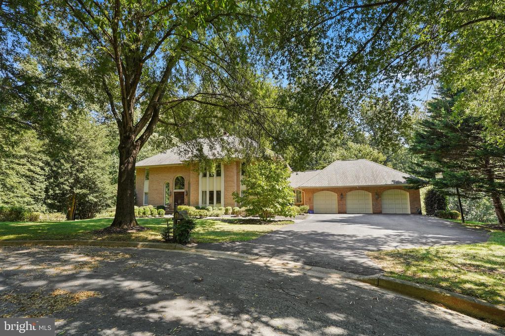 Photo of 8805 Mary Mead Court, POTOMAC, MD 20854 (MLS # MDMC2196292)