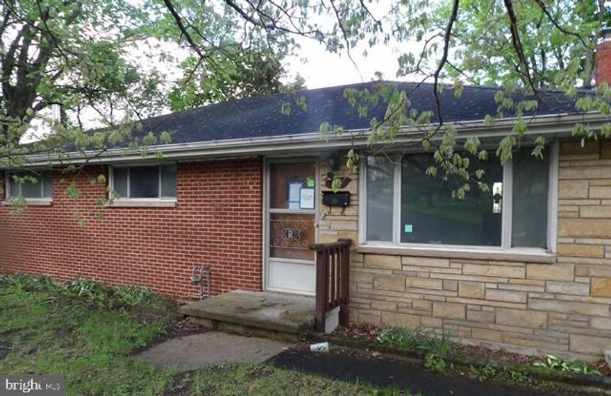 Check out this sweet rancher at the end of the street.  basement partially finished with possible 2nd bath area.  Hardwoods throughout.  Unique built in kitchen booth.