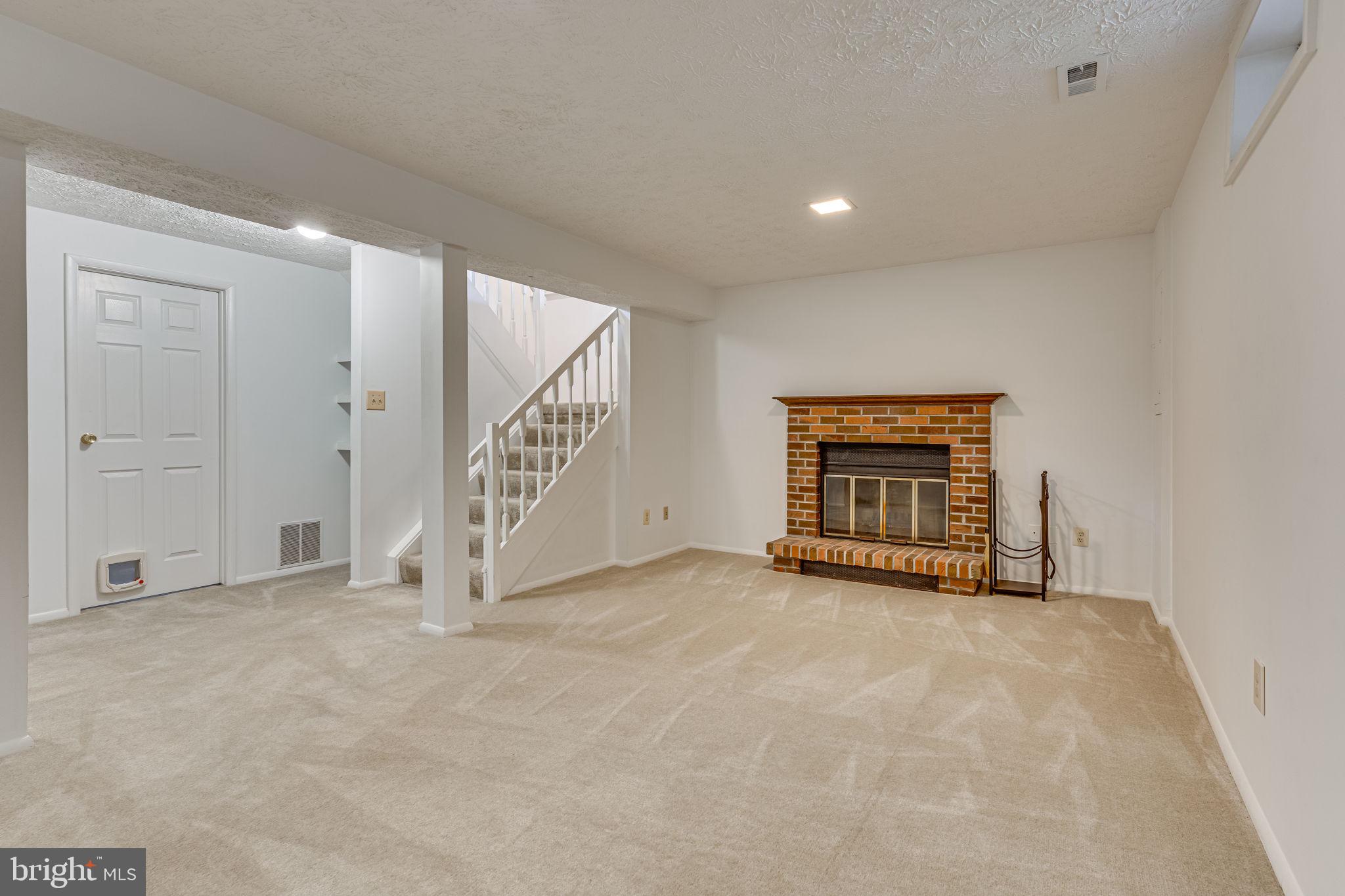 COURTS OF TYSONS - Residential