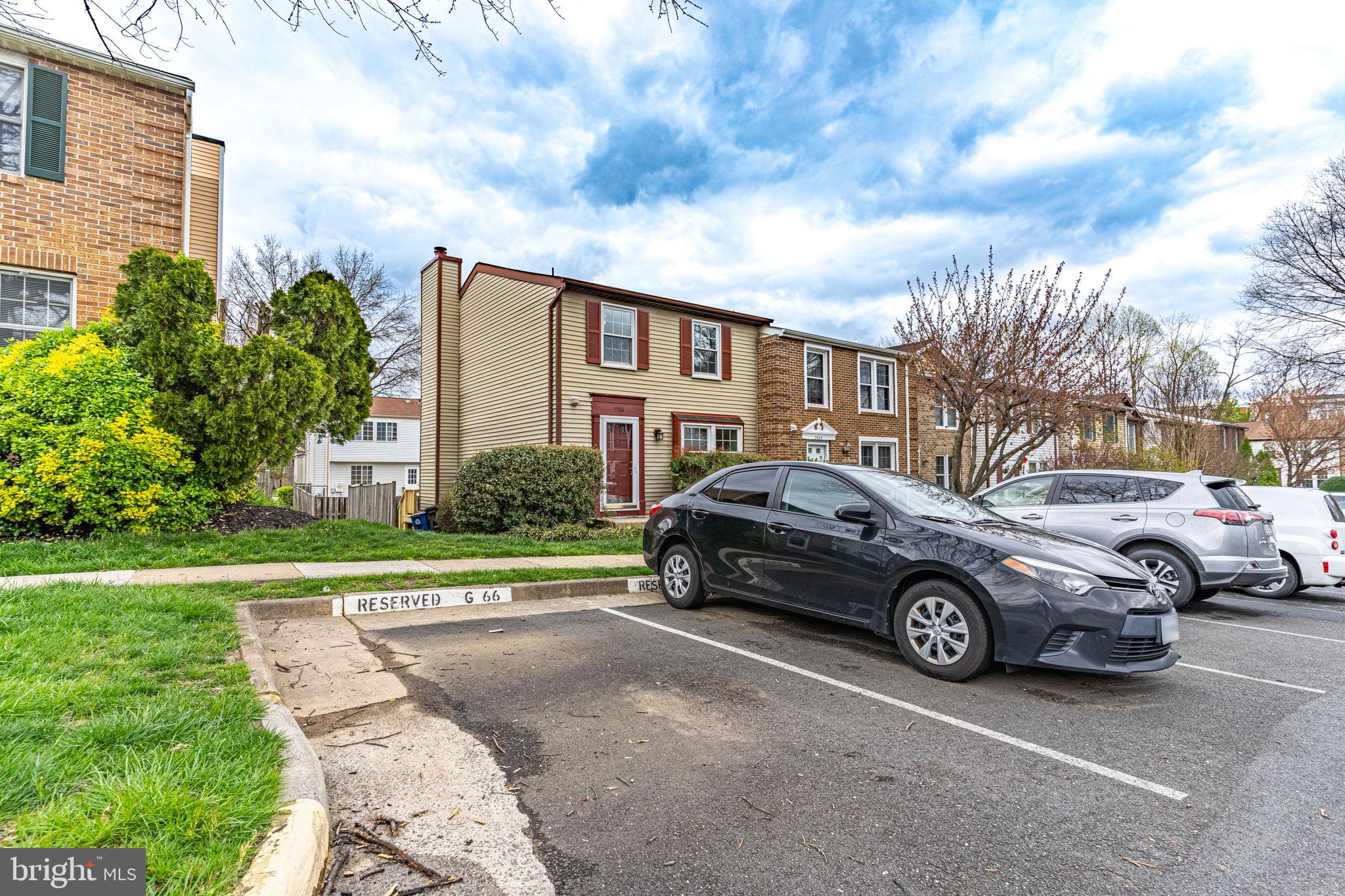 COURTS OF TYSONS - Residential