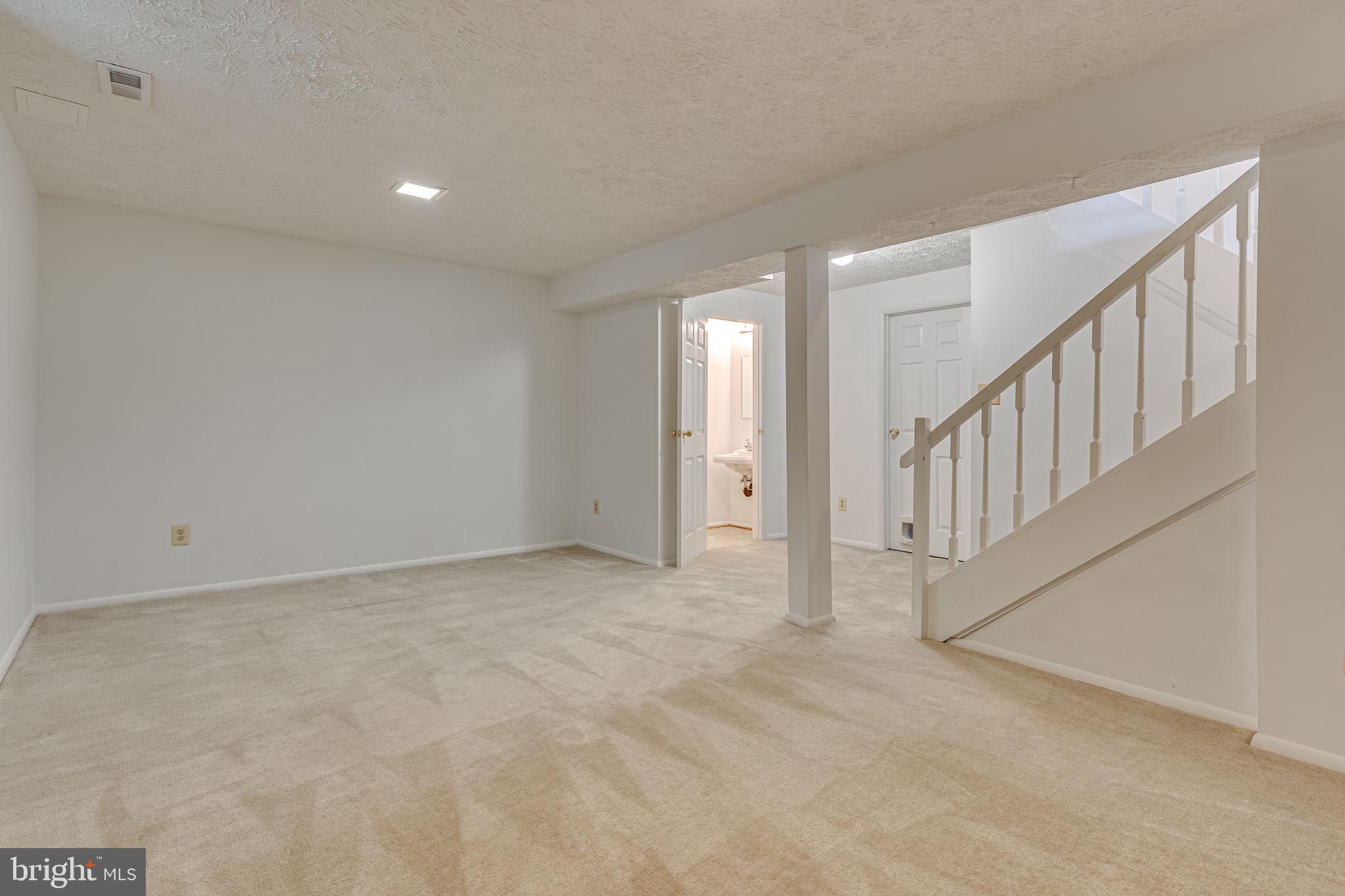 COURTS OF TYSONS - Residential