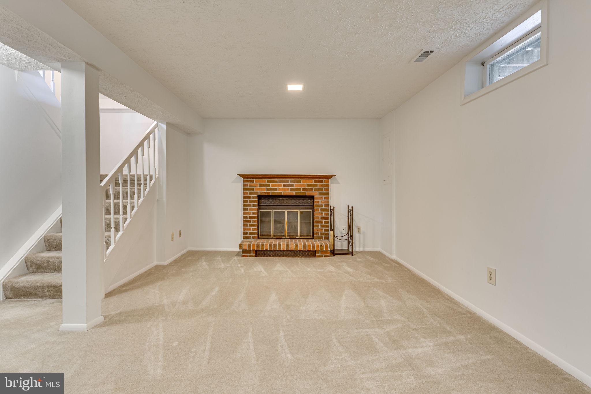 COURTS OF TYSONS - Residential