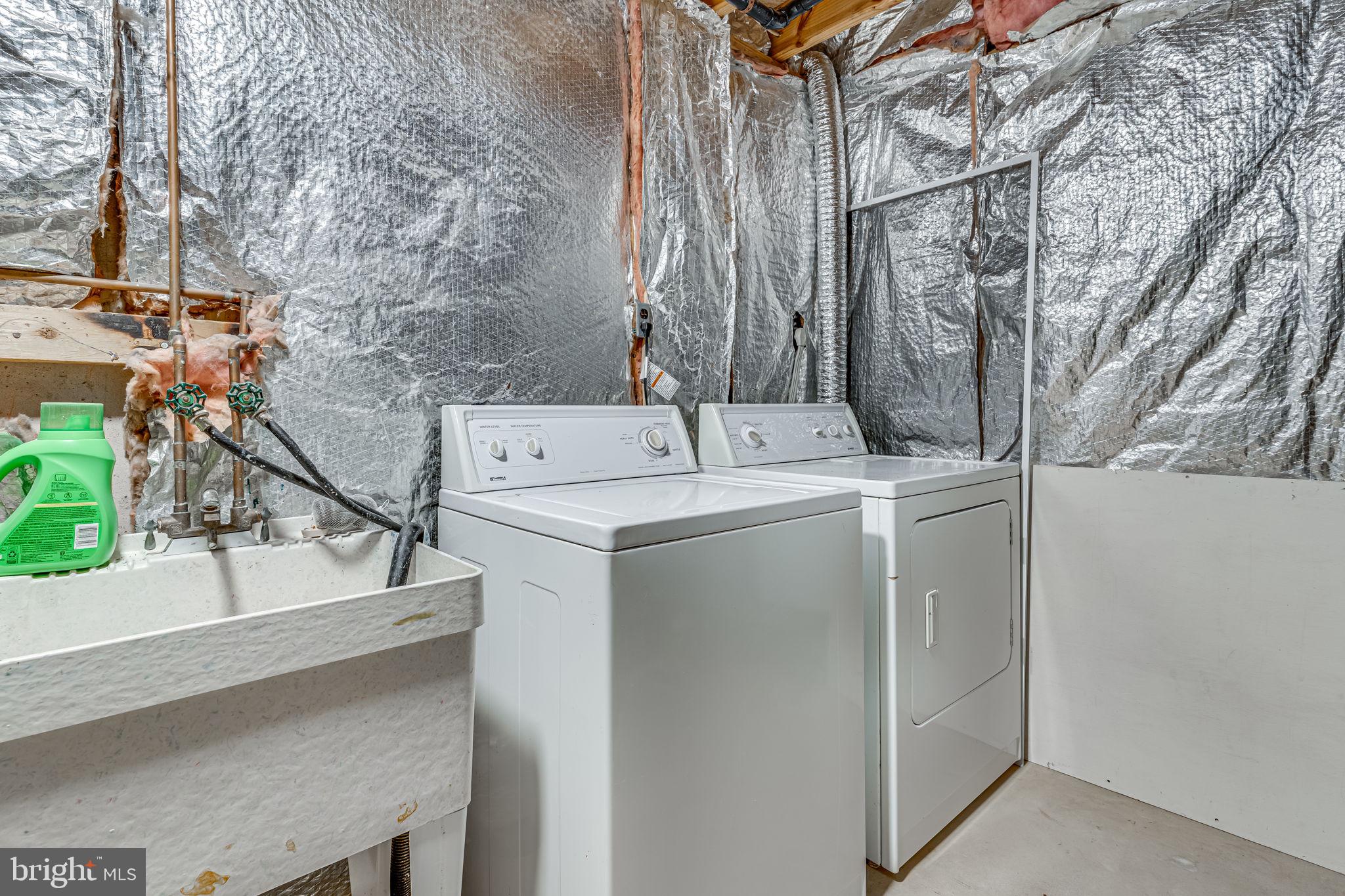 COURTS OF TYSONS - Residential