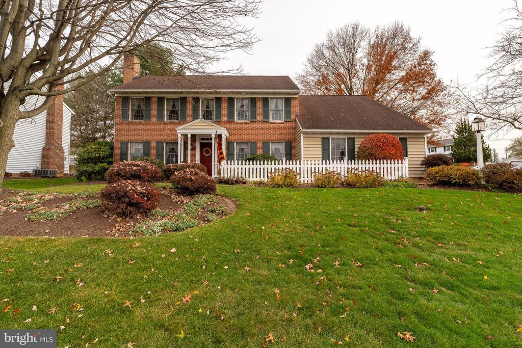 Photo of 2301 Henbird Lane, Lancaster, PA 17601 (MLS # PALA2043986)