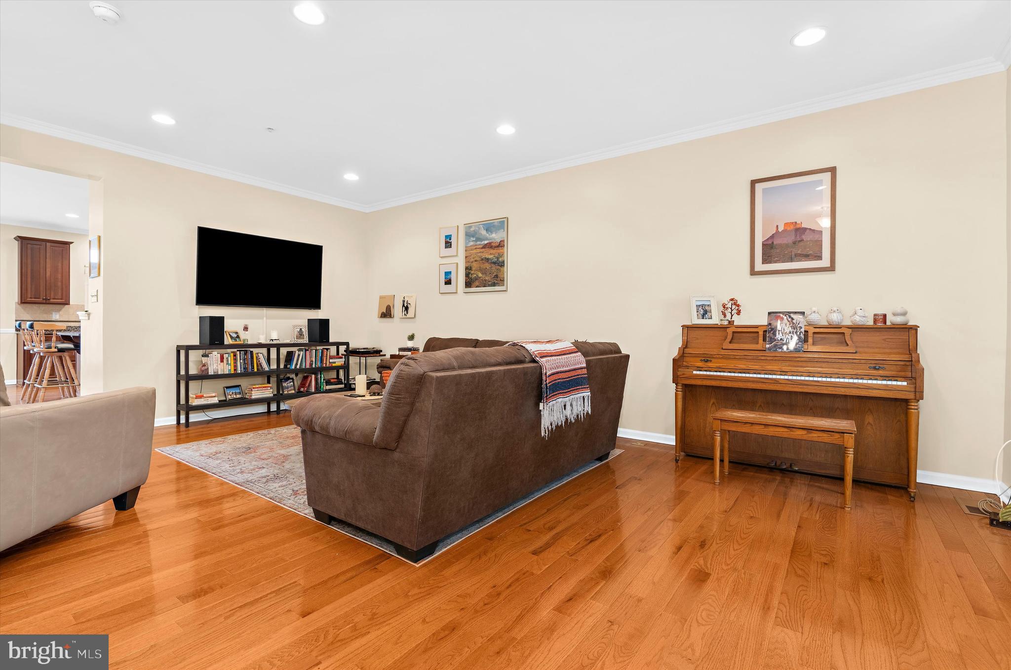300 DIXON STREET 402