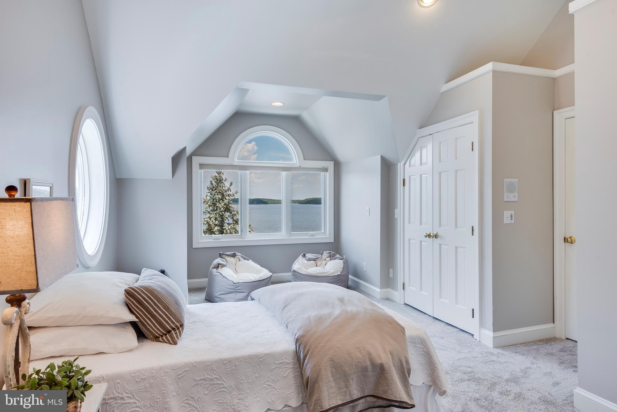 ULMSTEAD POINT - Residential