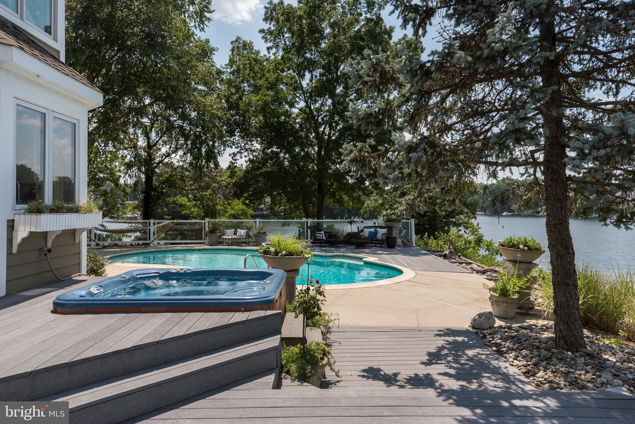 ULMSTEAD POINT - Residential