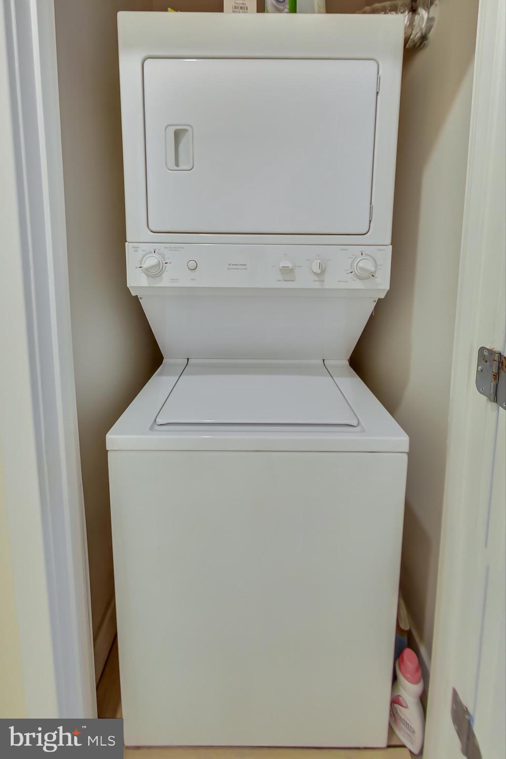 CARLYLE - Residential Lease