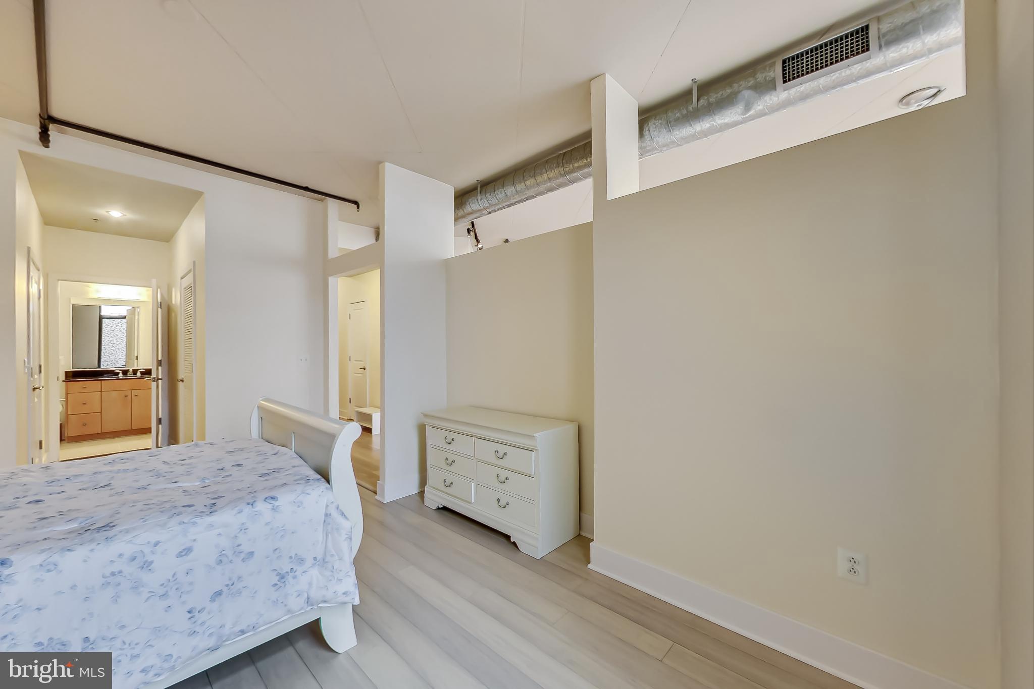 CARLYLE - Residential Lease