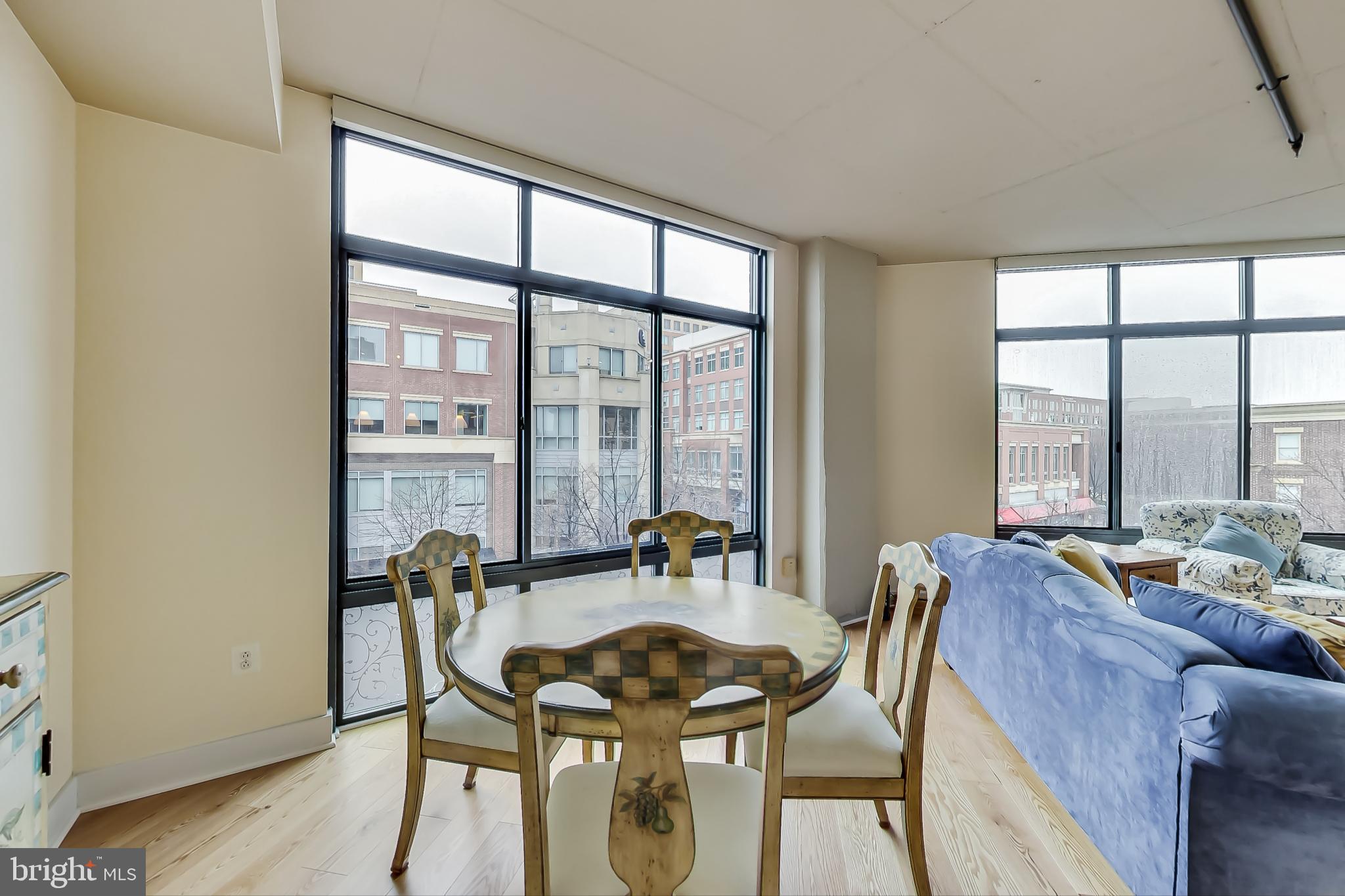 CARLYLE - Residential Lease