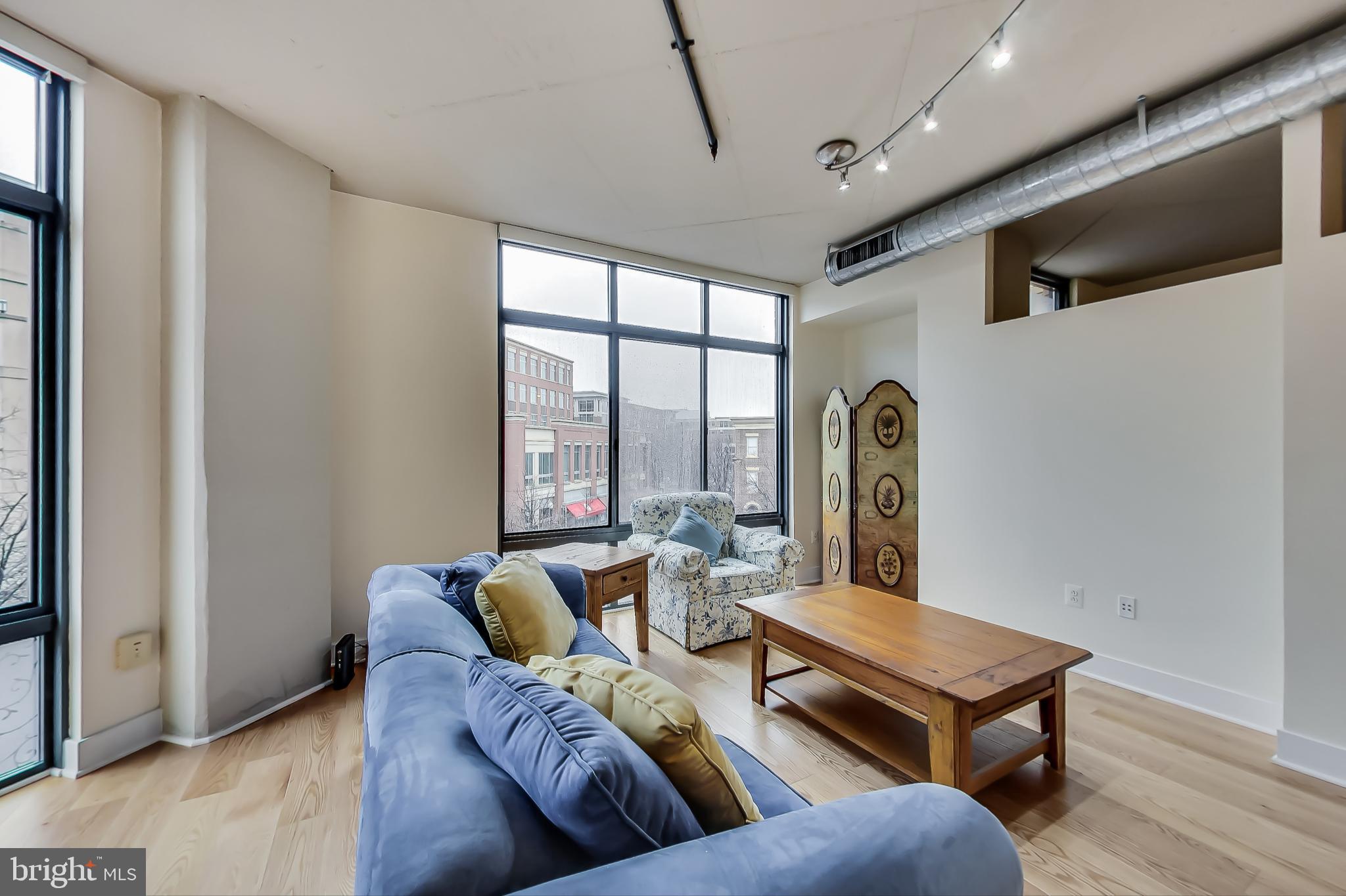 CARLYLE - Residential Lease