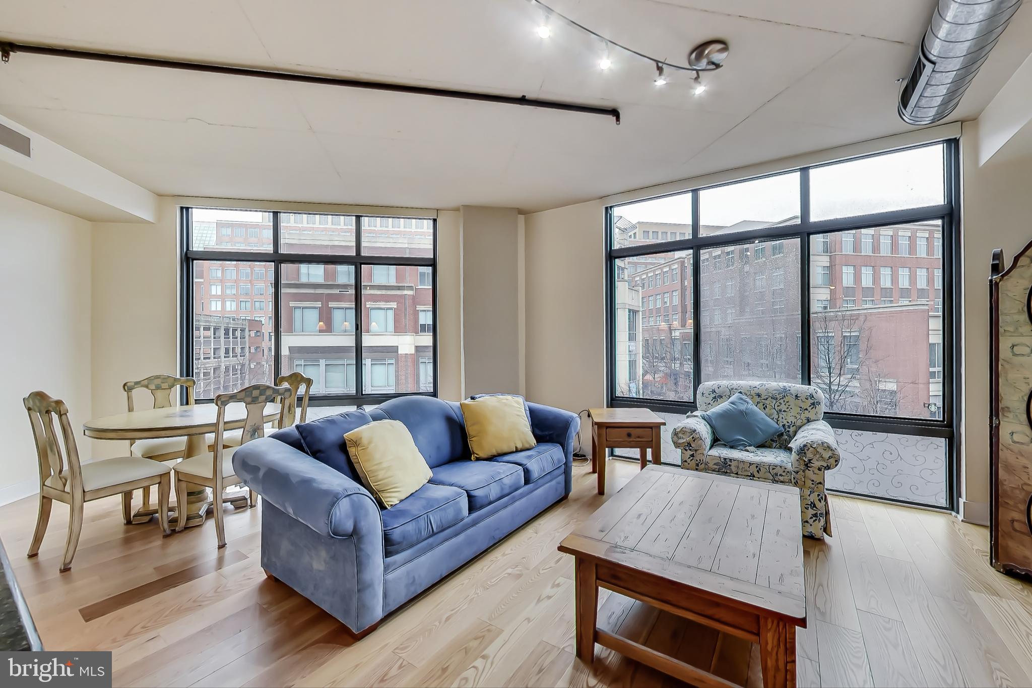 CARLYLE - Residential Lease