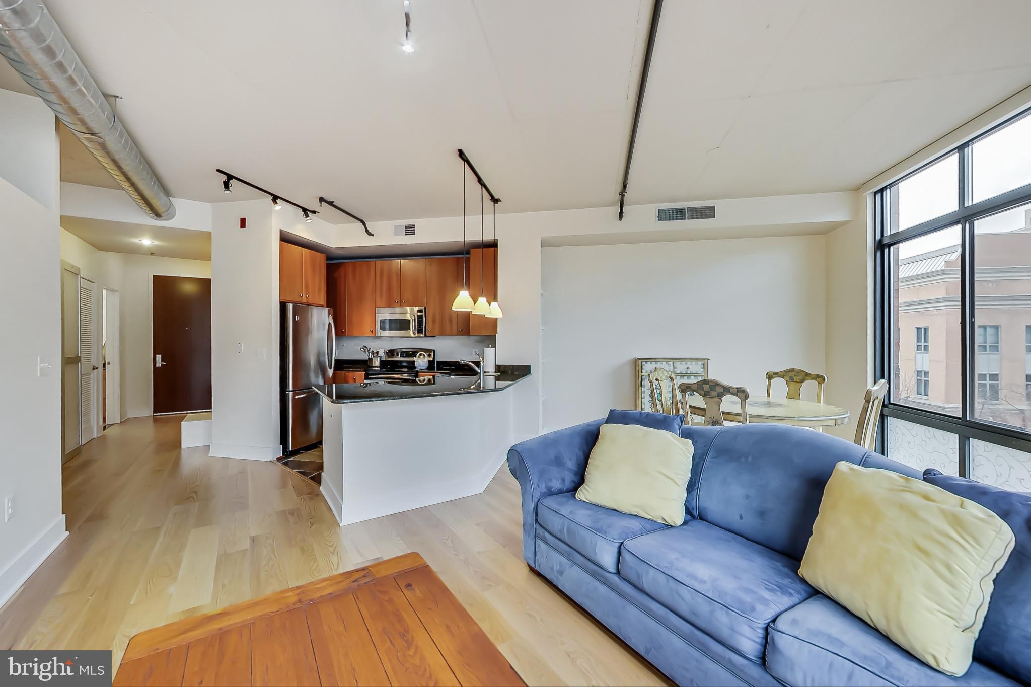 CARLYLE - Residential Lease