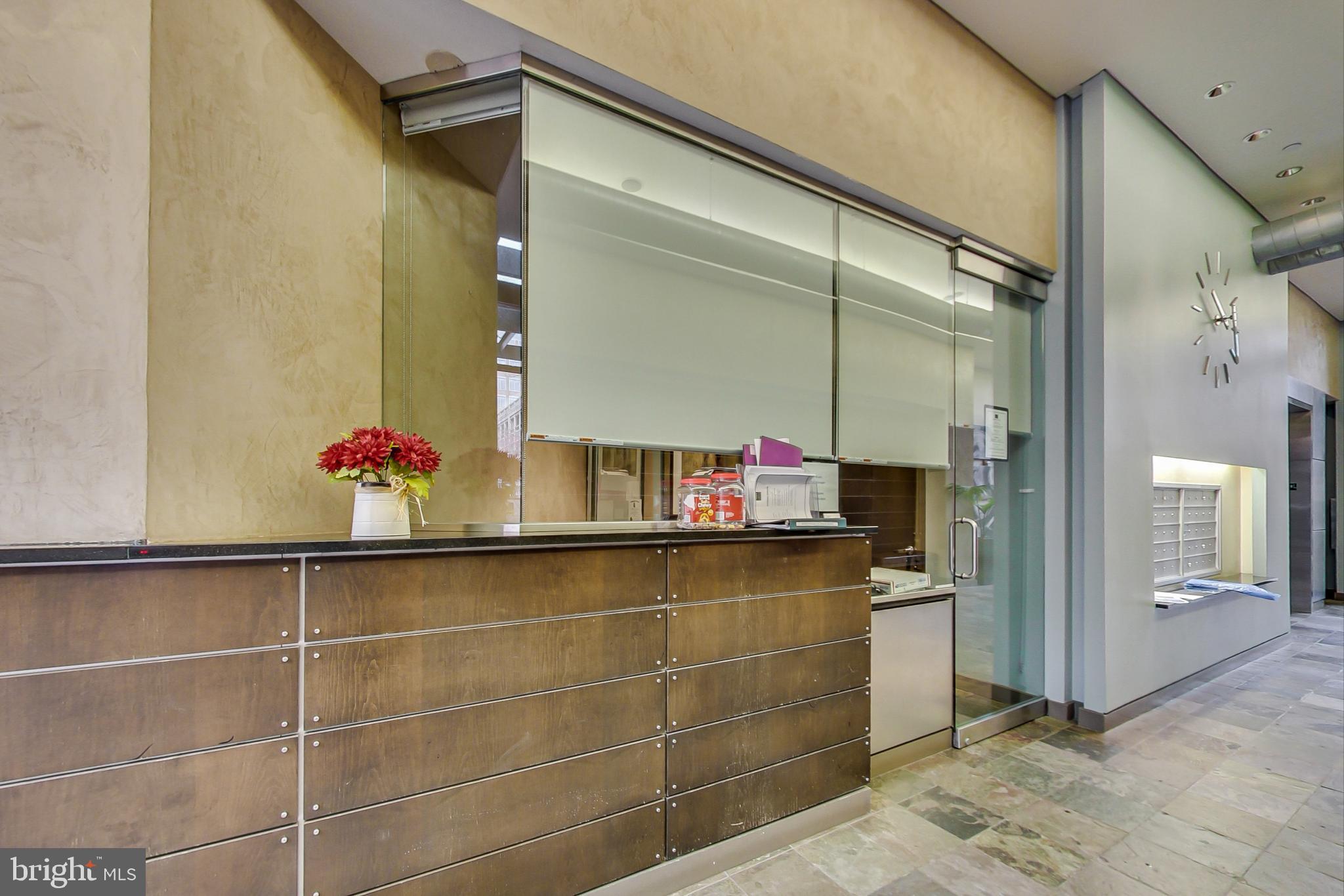 CARLYLE - Residential Lease