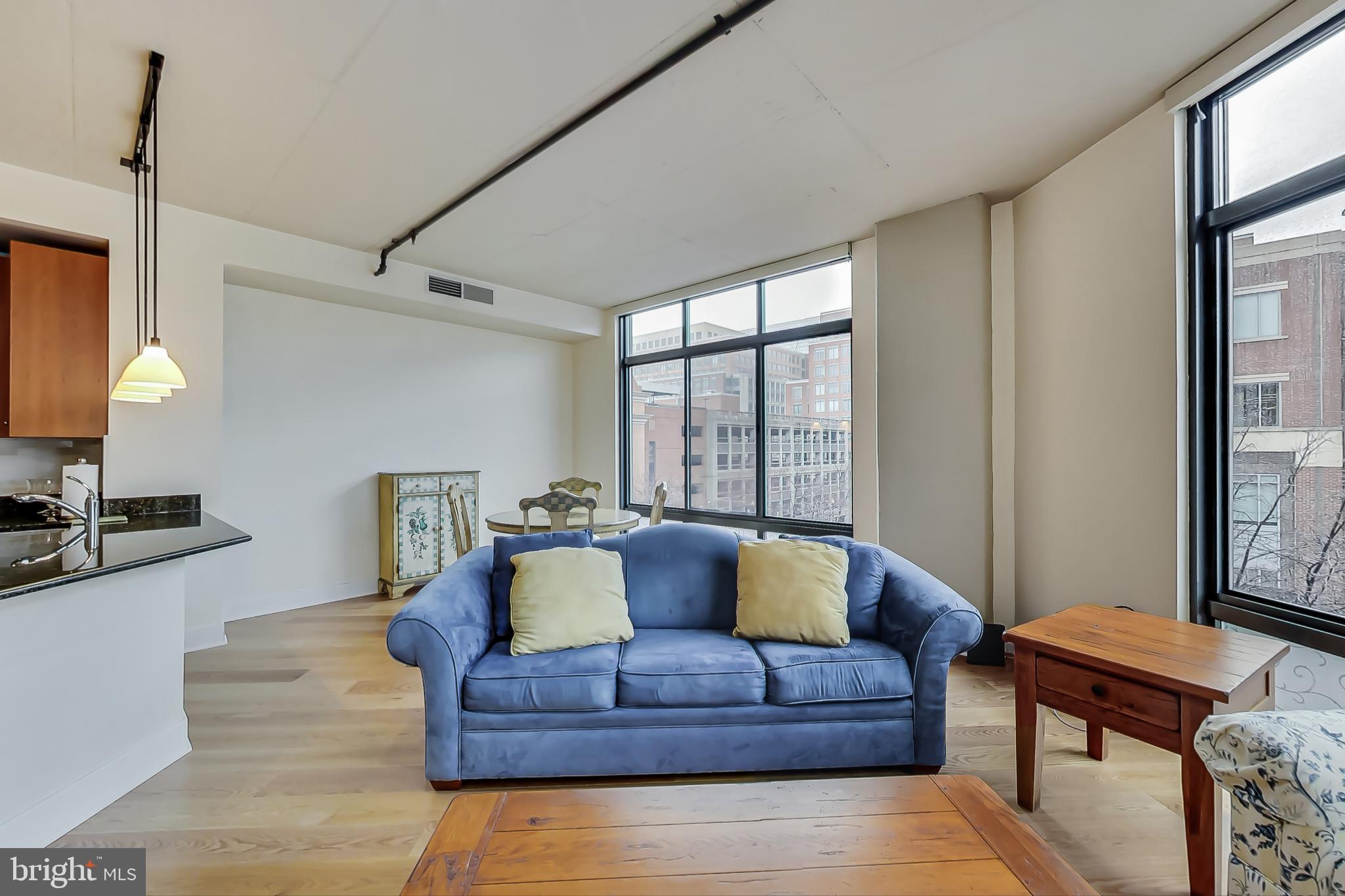 CARLYLE - Residential Lease