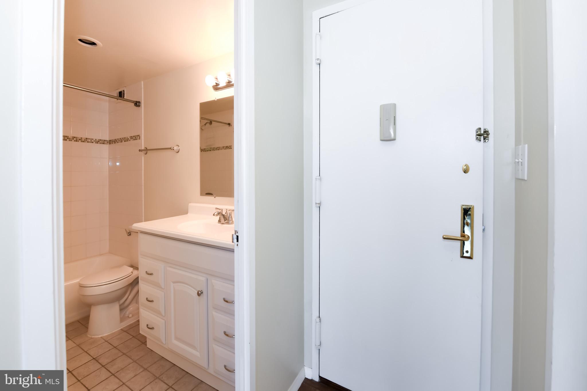 PROMENADE TOWERS - Residential Lease