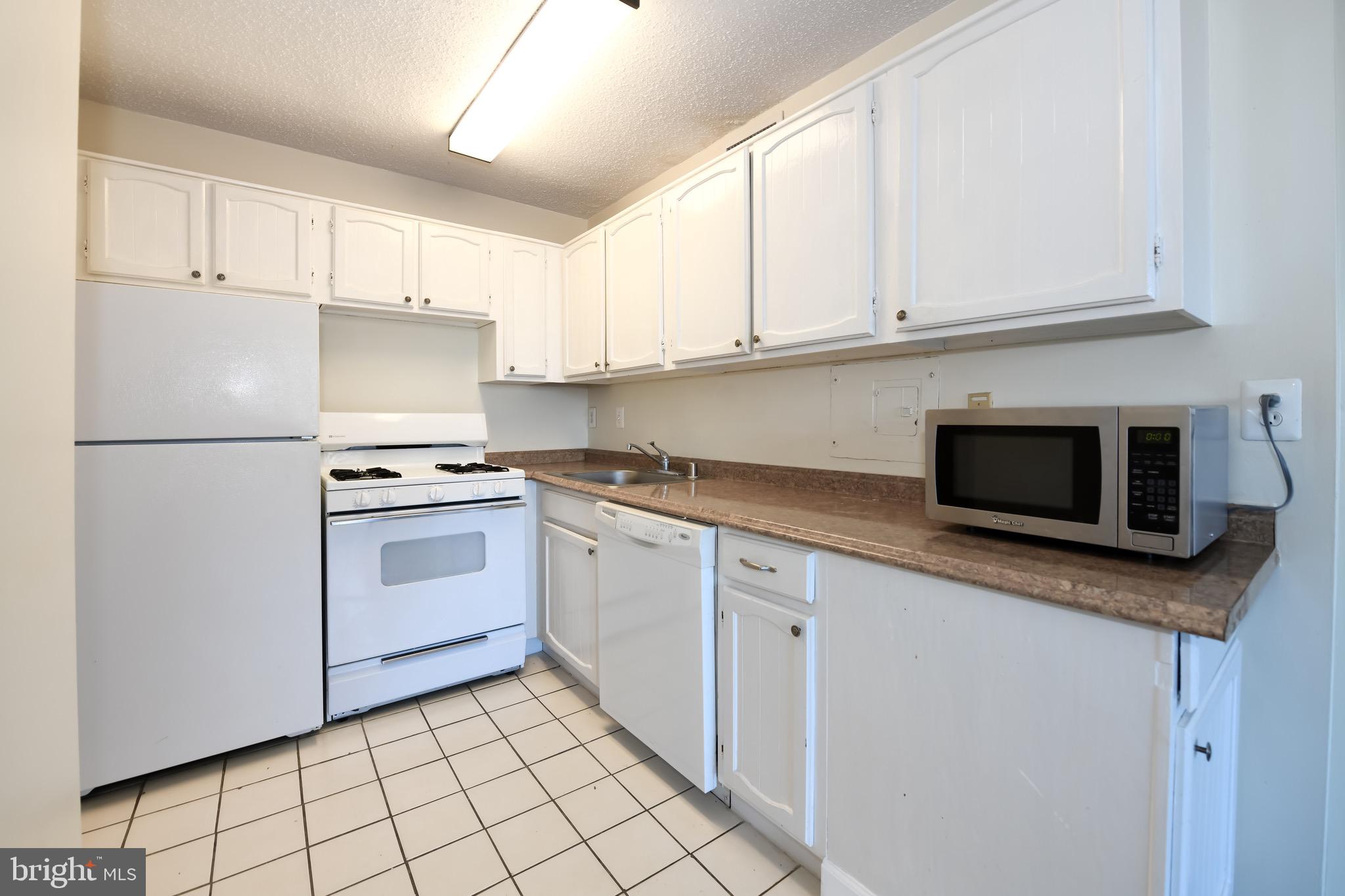 PROMENADE TOWERS - Residential Lease