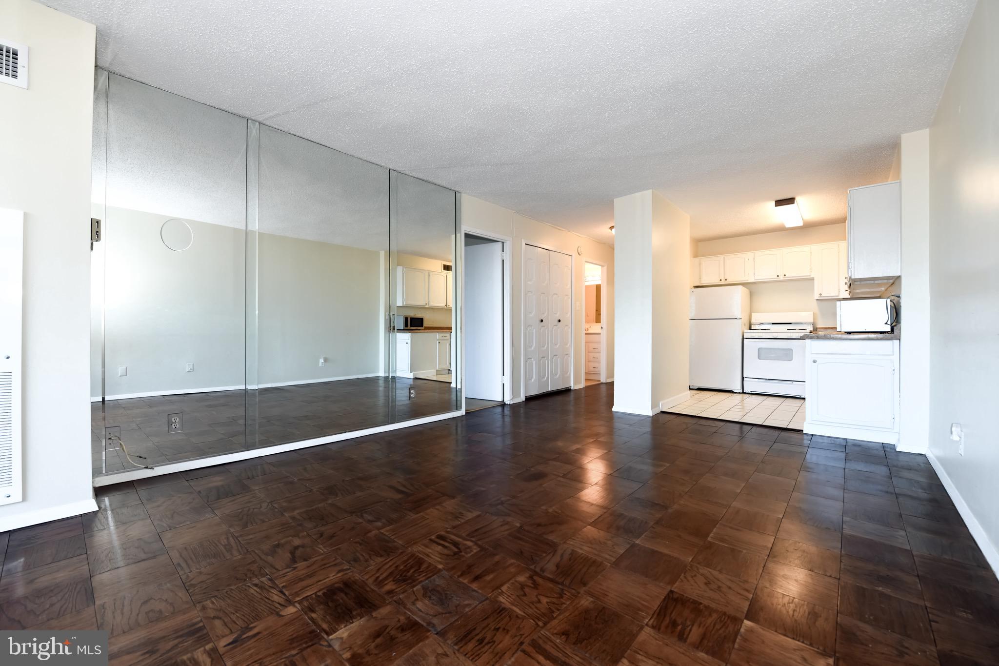 PROMENADE TOWERS - Residential Lease