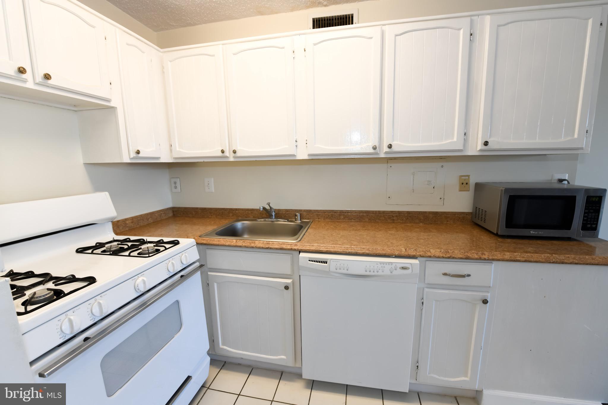 PROMENADE TOWERS - Residential Lease