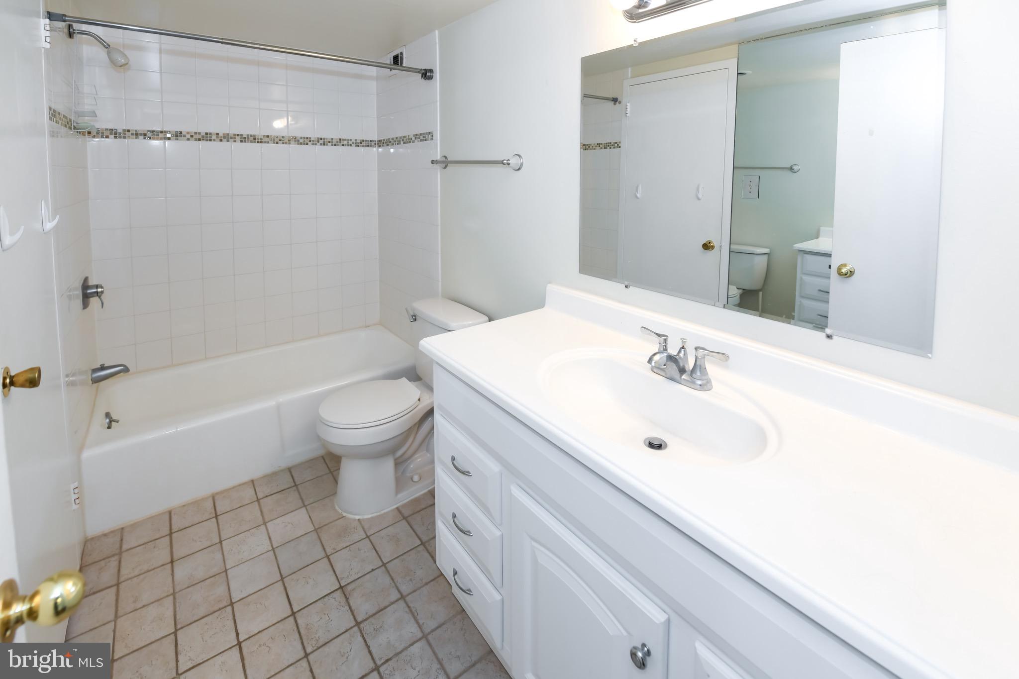 PROMENADE TOWERS - Residential Lease