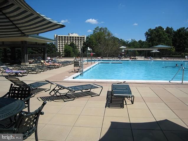 PROMENADE TOWERS - Residential Lease