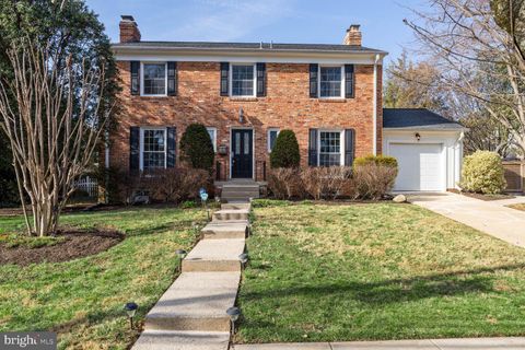Photo of 5913 PLAINVIEW RD, BETHESDA, MD 20817 (MLS # MDMC2083606) Photo of 5913 PLAINVIEW RD, BETHESDA, MD 20817 (MLS # MDMC2083606)