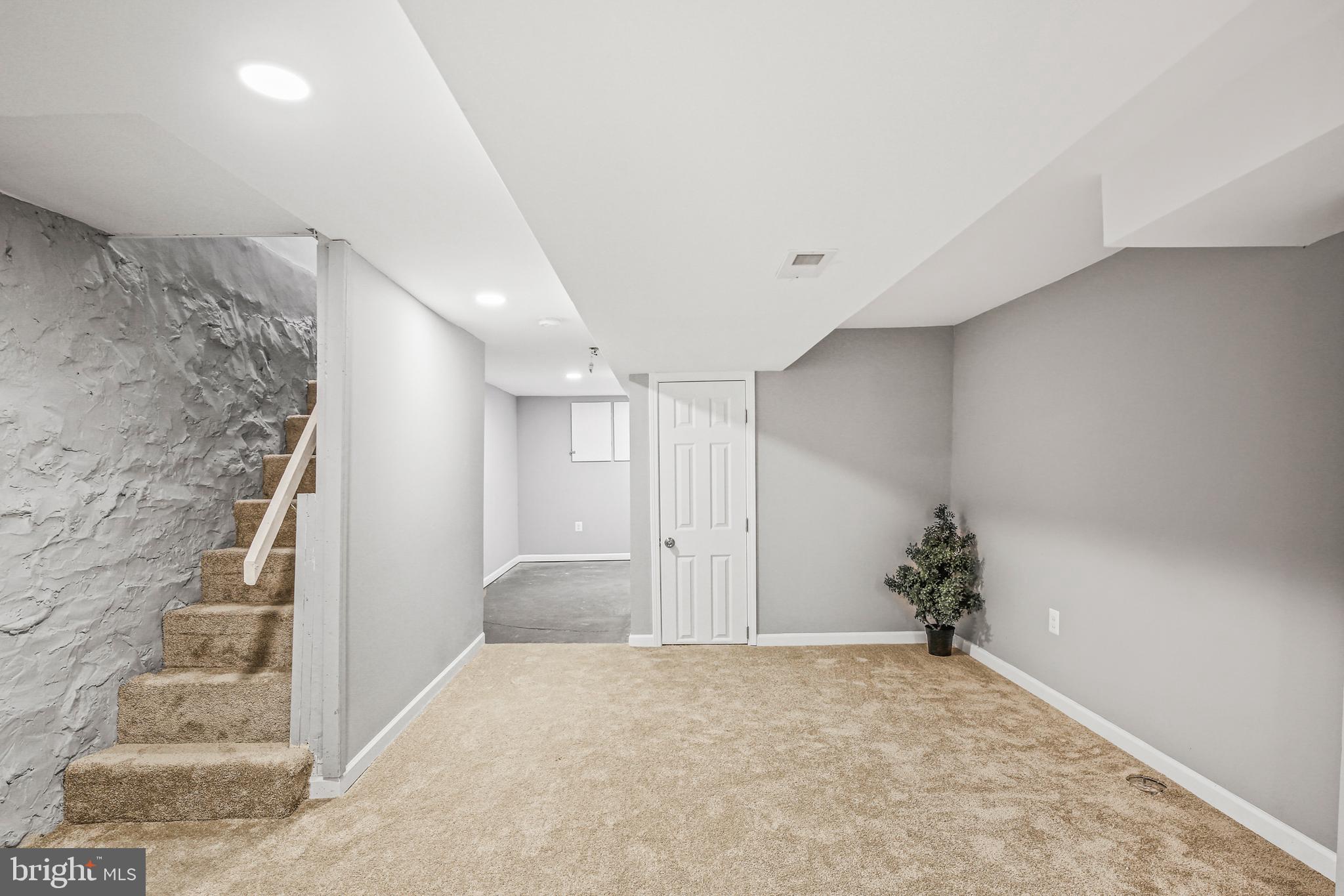 EVERGREEN LAWN - Residential