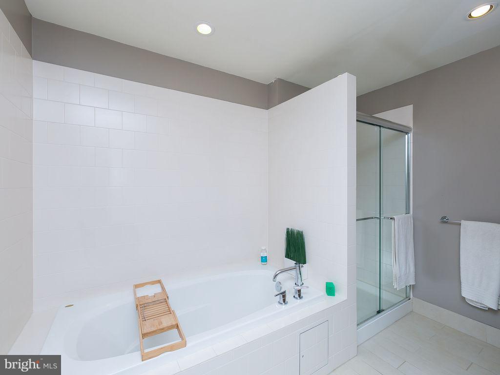 LOCUST POINT - Residential