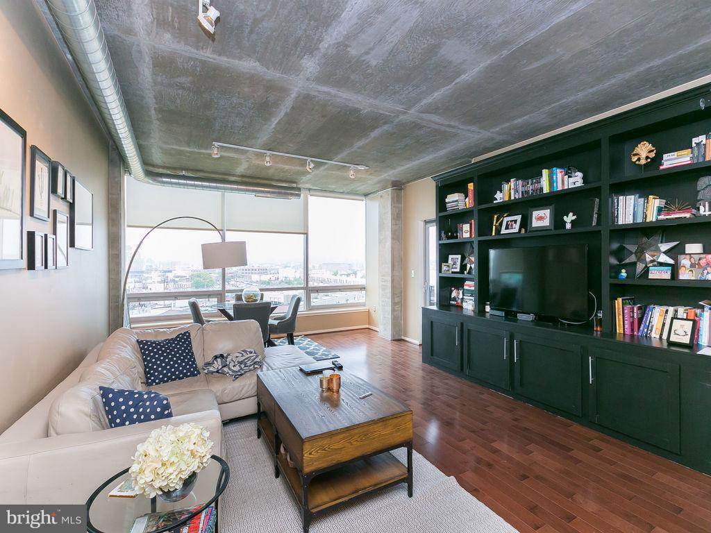 LOCUST POINT - Residential