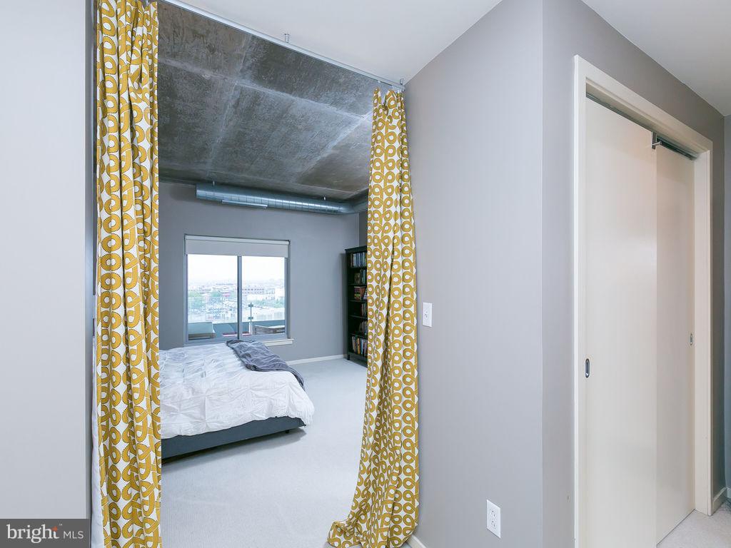 LOCUST POINT - Residential