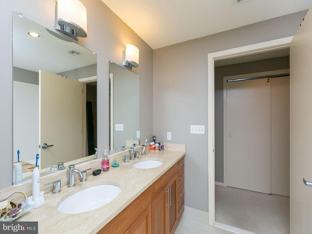 LOCUST POINT - Residential