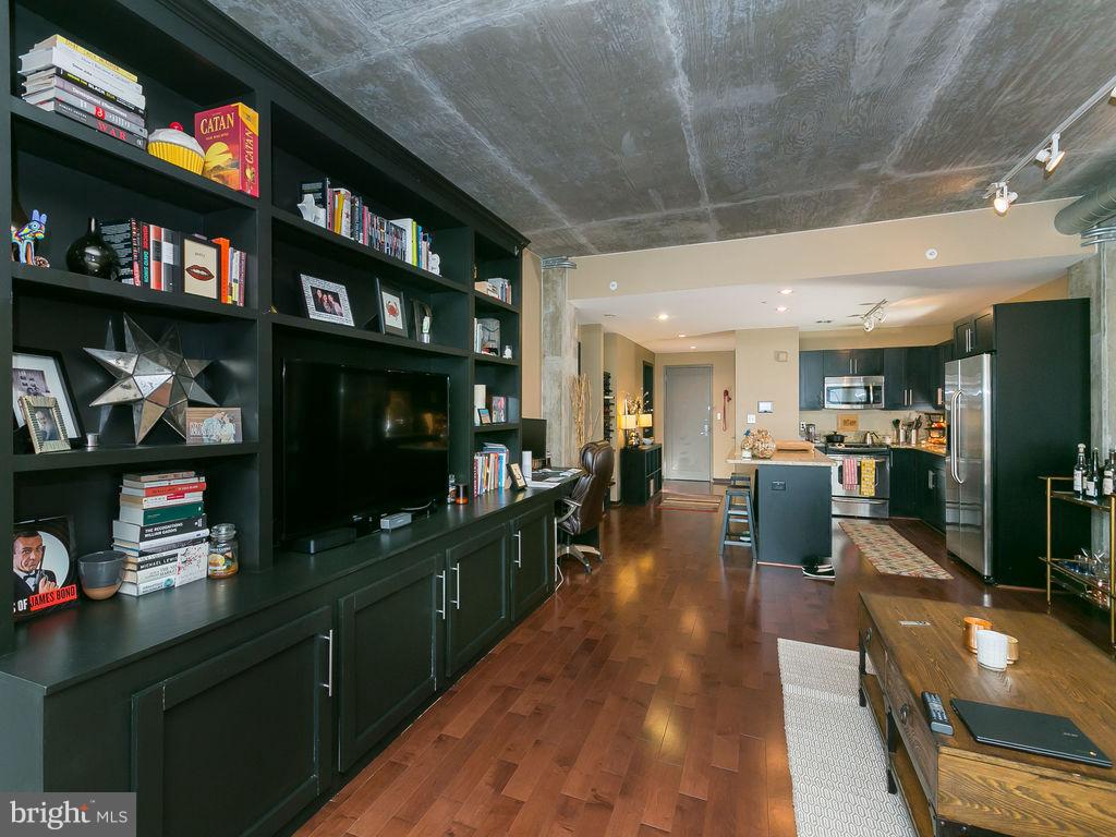 LOCUST POINT - Residential