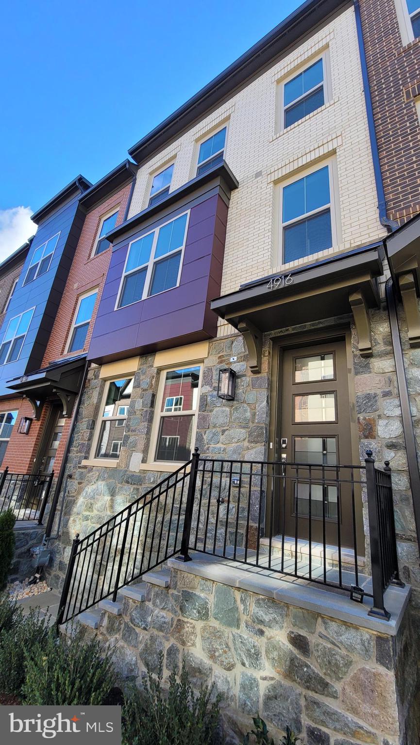 THE GROVE - Residential Lease