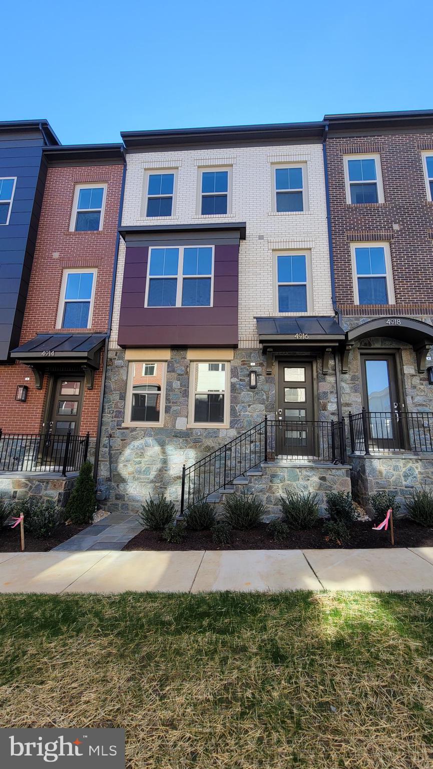 THE GROVE - Residential Lease