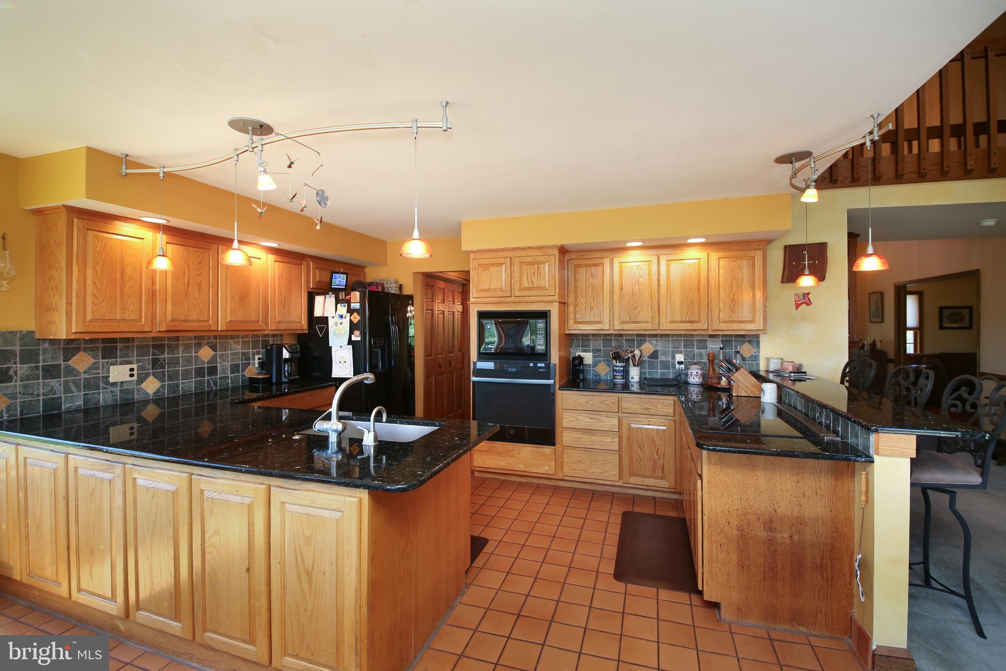 HILLTOWN - Residential