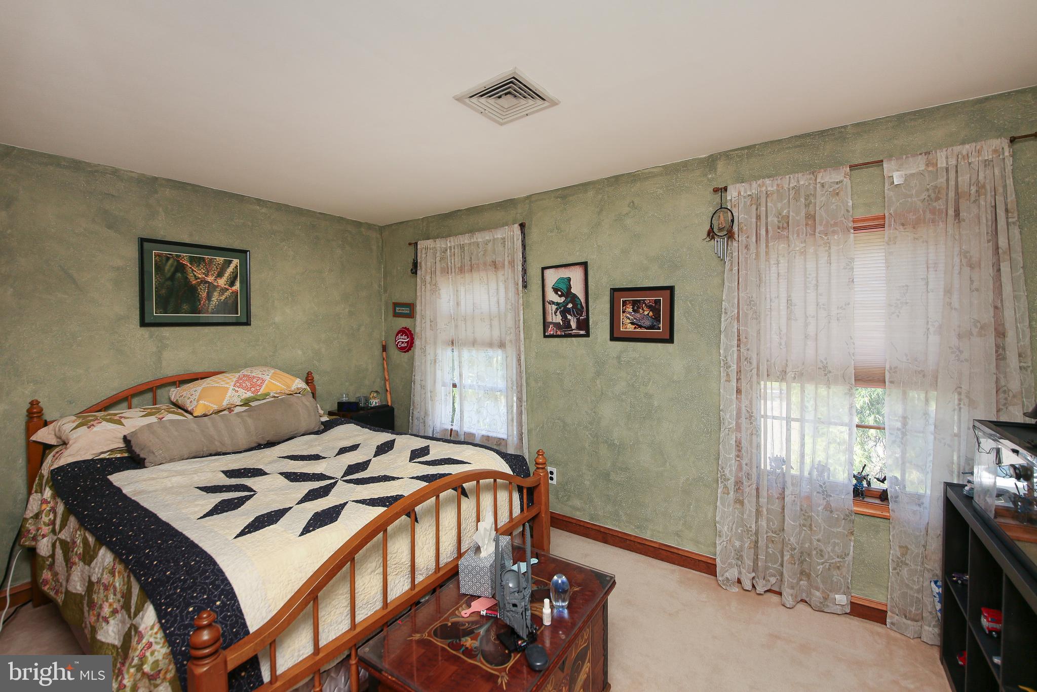 HILLTOWN - Residential