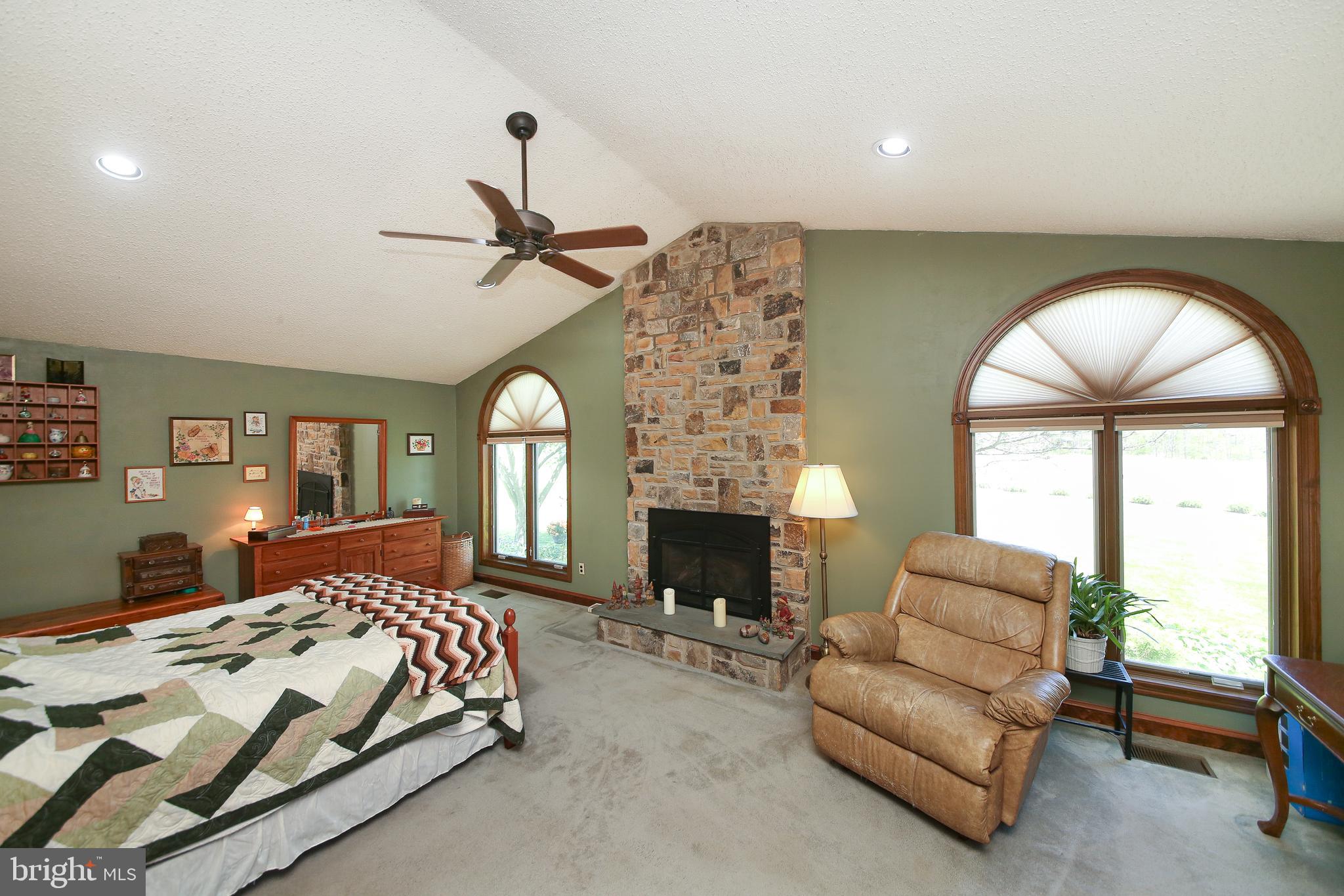 HILLTOWN - Residential
