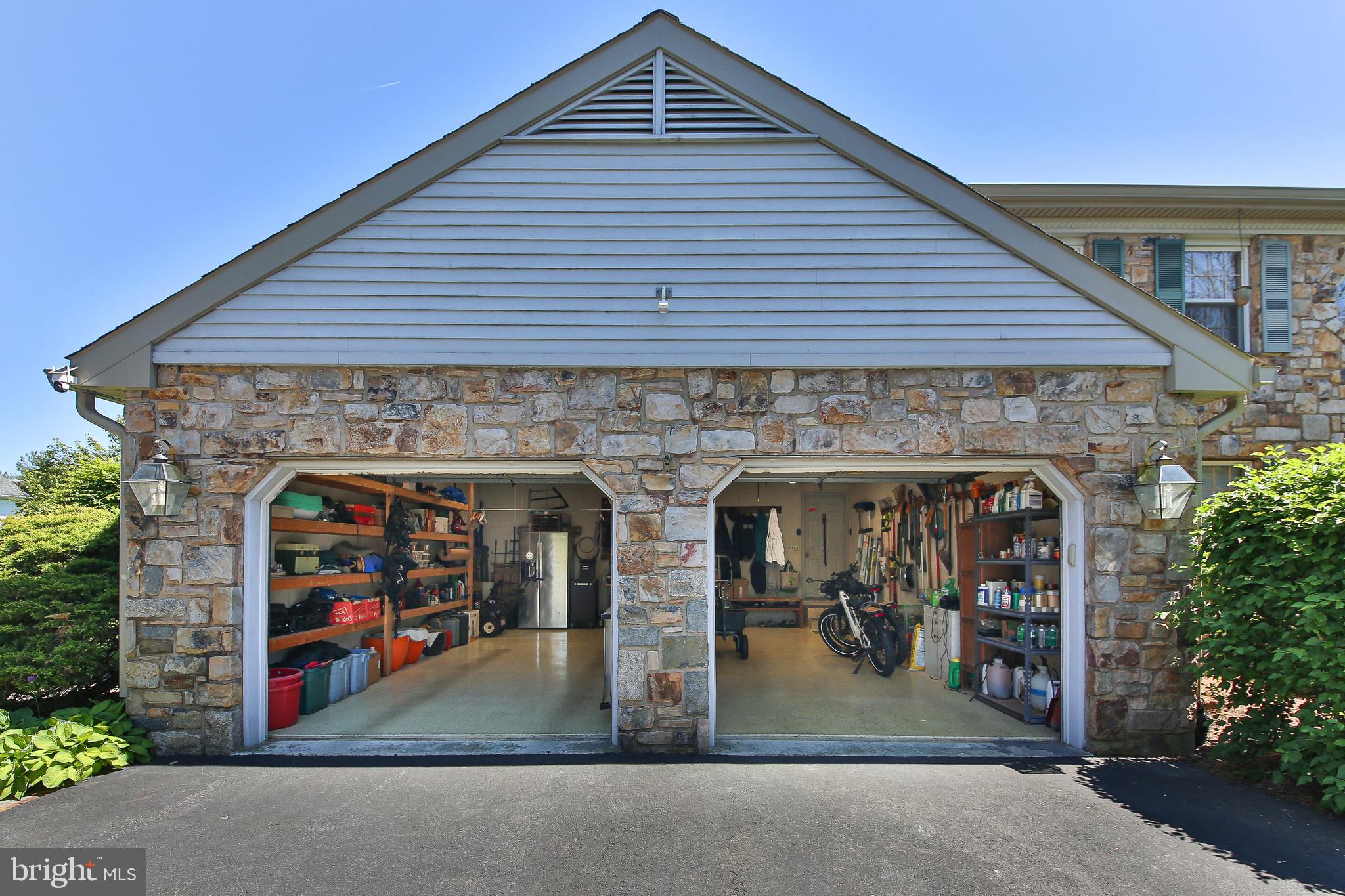HILLTOWN - Residential