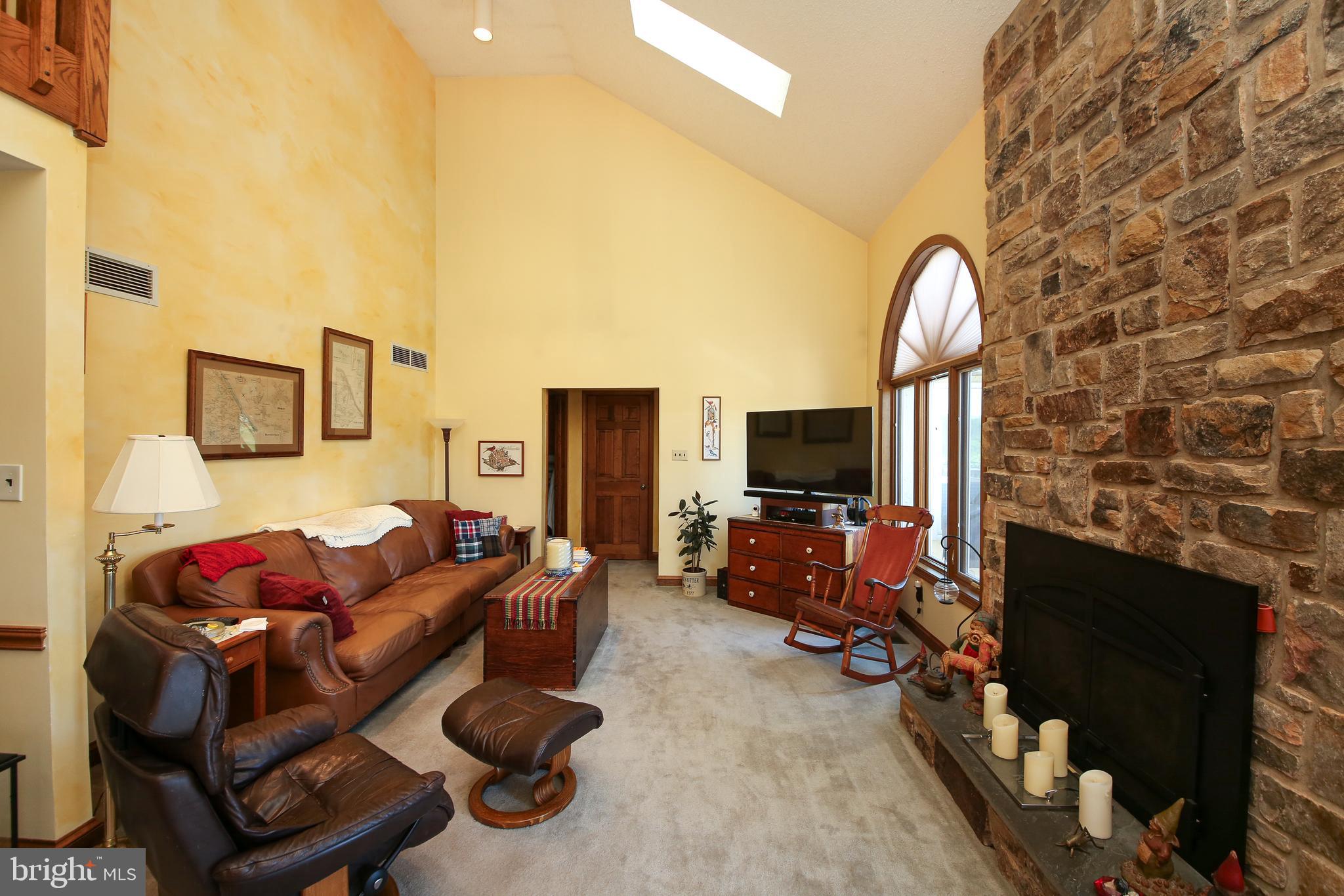 HILLTOWN - Residential